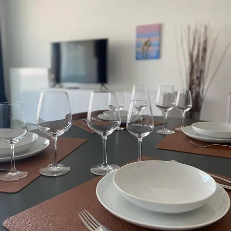 Apartment Crystal 03-03 *